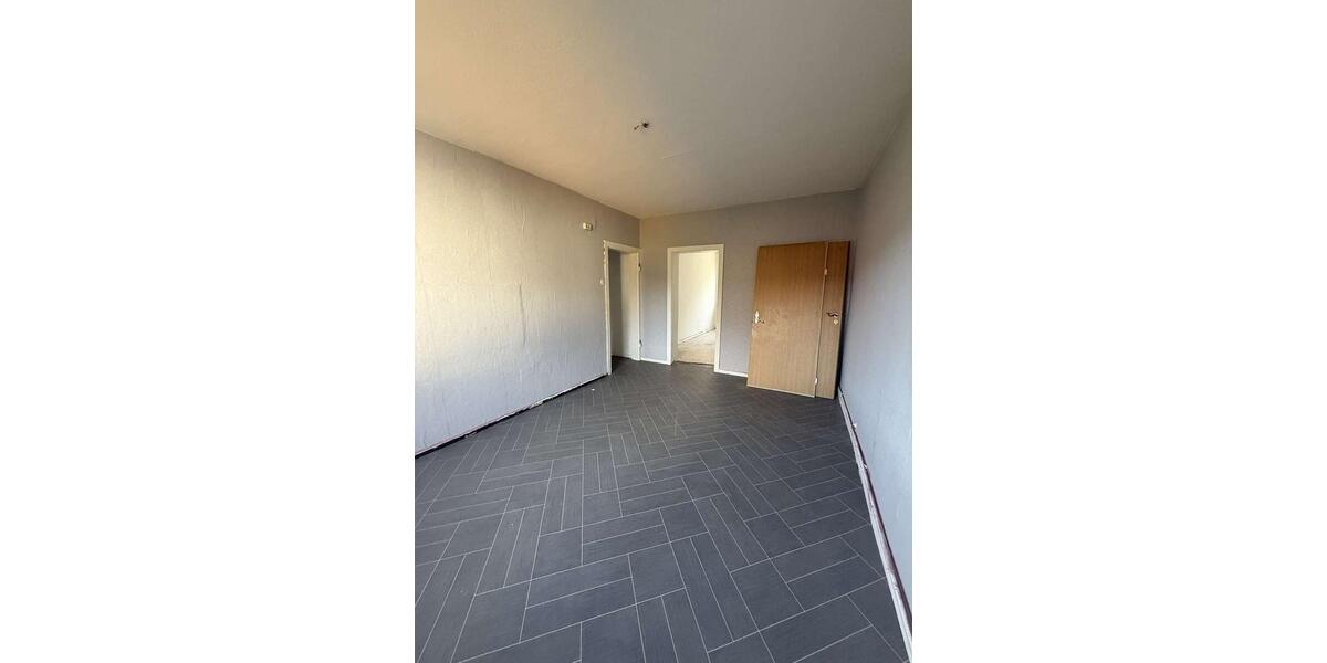 Großzügige 5-Zimmer-Wohnung in- Ideal für Selbstrenovierer – 3 Monate mietfrei! 5 zimmer