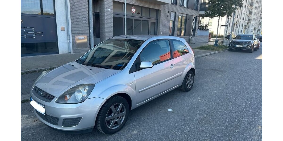 Ford Fiesta 235.332 km 1.300 &euro; Düsseldorf 40235