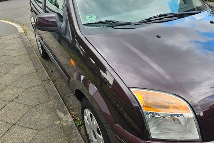 Ford Fusion 110.000 km 2.590 &euro; düsseldorf 40231