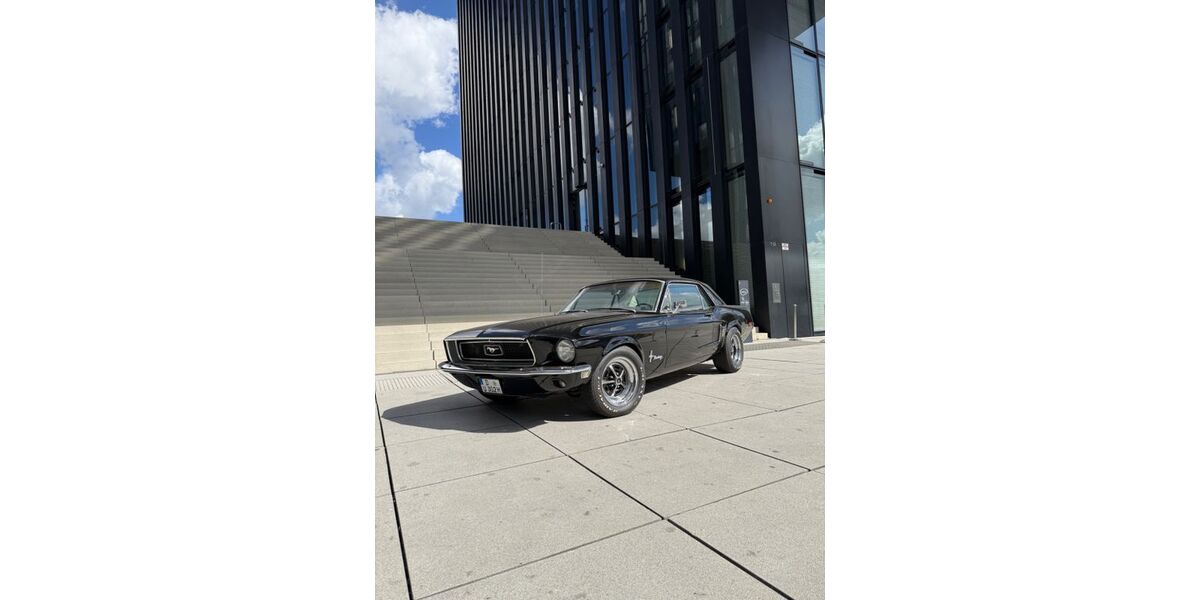 Ford Mustang 98.000 km 30.900 &euro; Düsseldorf 40221