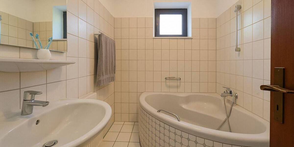 Mehrfamilienhaus, Wohnhaus Ratingen West - 6 Zimmer, 176 m&sup2;, 719.000&euro; | Angebot:25689197
