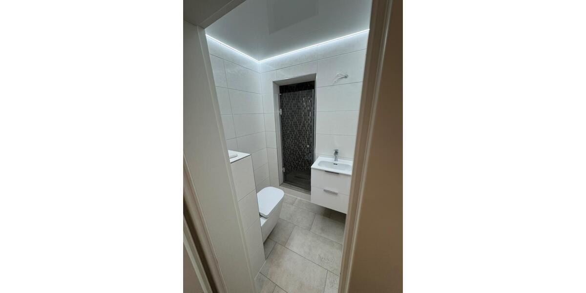 Modern sanierte 2-Zimmer-Dachgeschosswohnung in zentraler Lage 2 zimmer