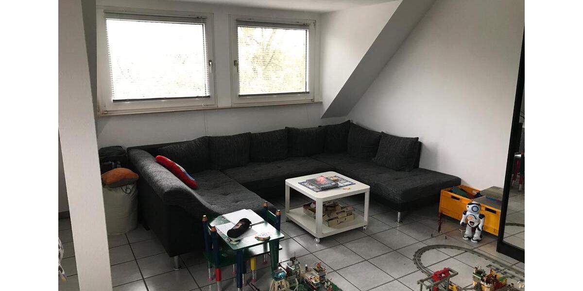 gemütliche DG-Wohnung, gut geschnitten 1 zimmer