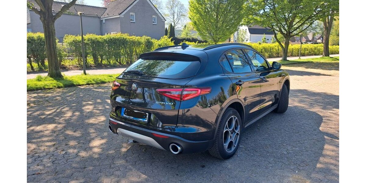 Alfa Romeo Stelvio 68.100 km 19.800 &euro; Recklinghausen 45665