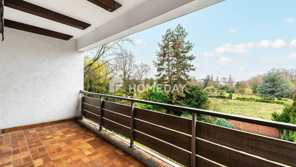 Großzügige 115 m² Etagenwohnung mit zusätzlichem DG-Zimmer, Loggia und sofortiger Bezugsfreiheit 3 zimmer