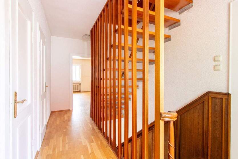 Blömker! Freistehendes Einfamilienhaus mit traumhaften Garten und zwei Garagen am Wittringer Wald! 4 zimmer