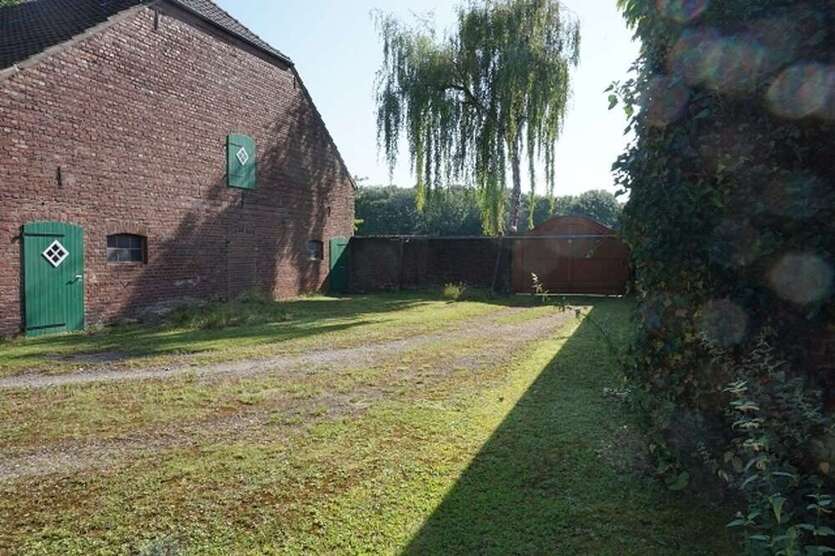 Haus zum Kaufen in Krefeld 895.000 € 190 m²