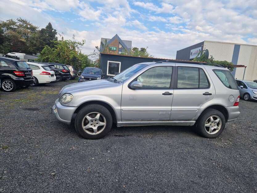Mercedes-Benz ML 270 273.000 km 2.590 € Bottrop 46238