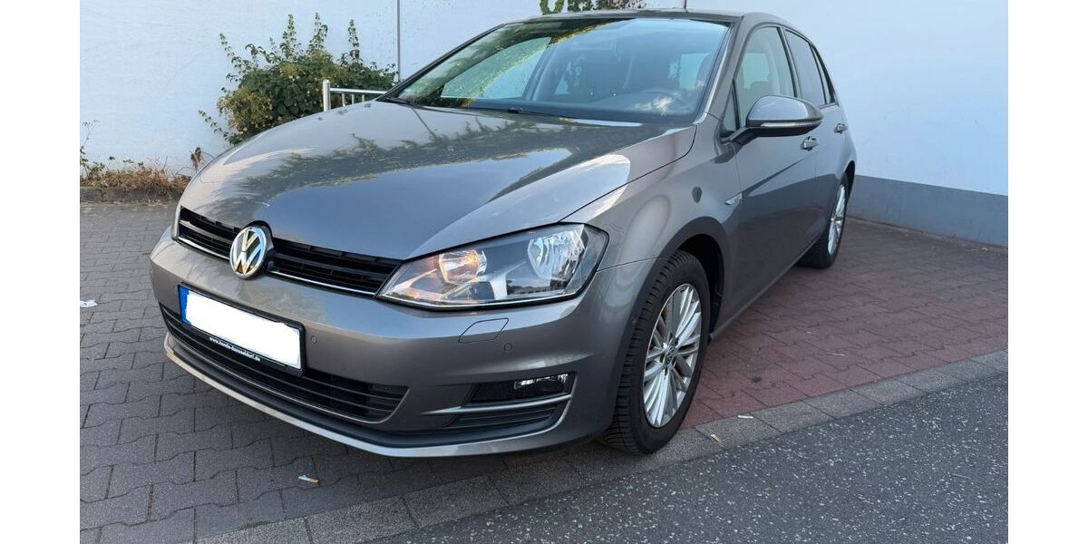 VW Golf 114.000 km 11.370 &euro; Düsseldorf 40589