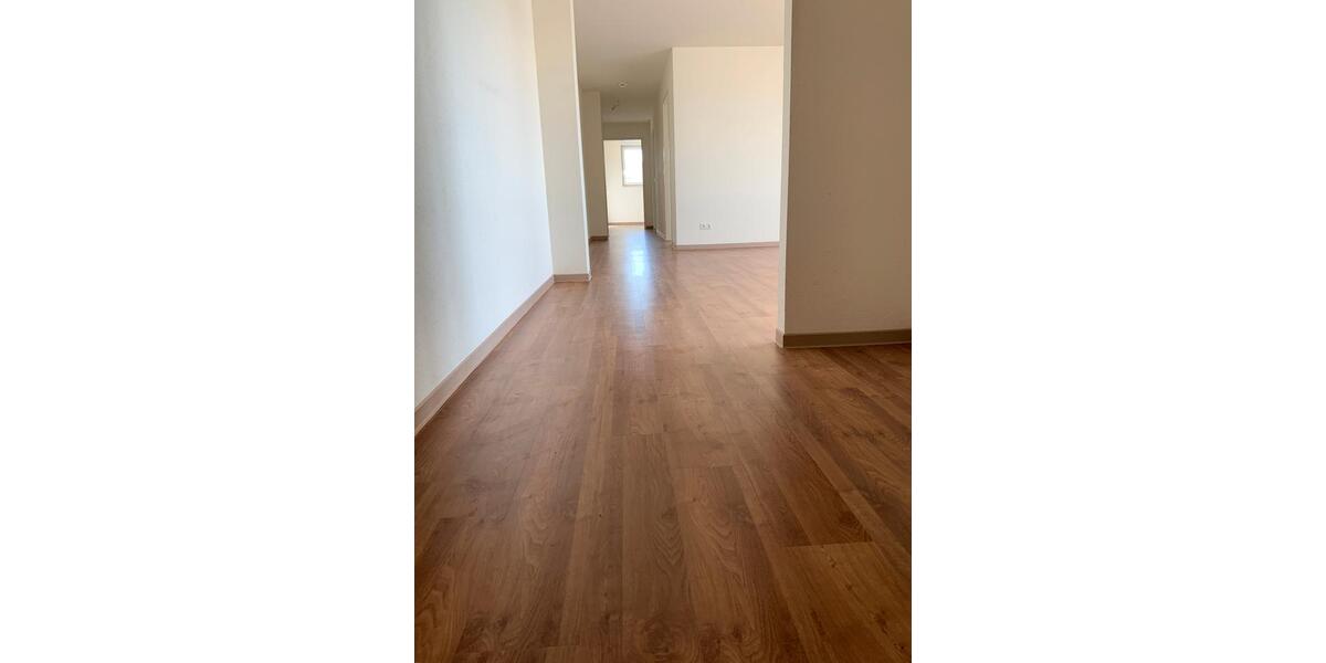 Dachgeschoßwohnung Meerbusch - 3 Zimmer, 99 m&sup2;, 1.415&euro; | Angebot:26235355