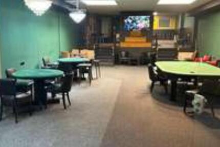 198m² Ladenlokal mit Stellplätzen zimmer