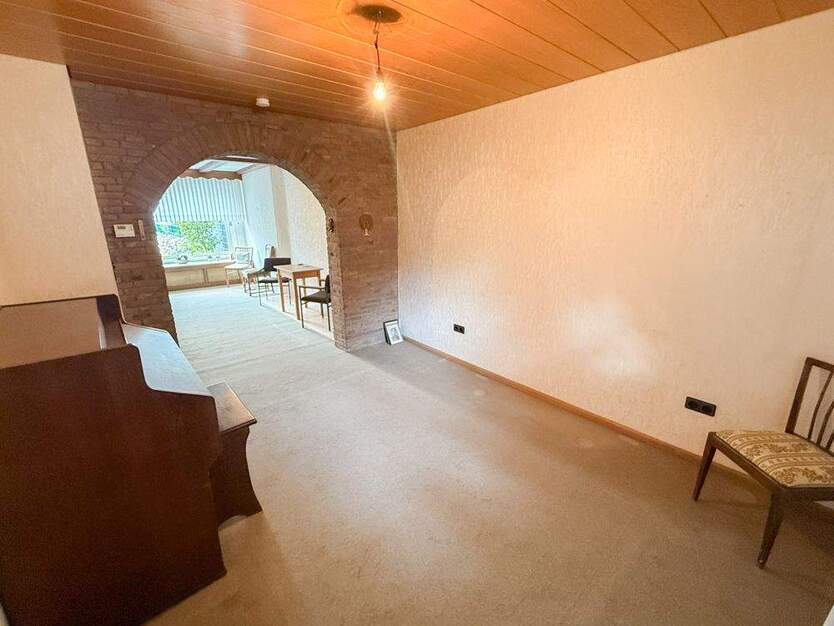 Doppelhaushälfte mit großem Garten und zwei Garagen in Recklinghausen- Hochlar 6 zimmer