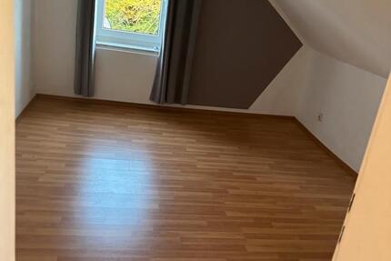 30 m² Dachgeschosswohnung in Essen-Überruhr – ab 01.03. 1 zimmer