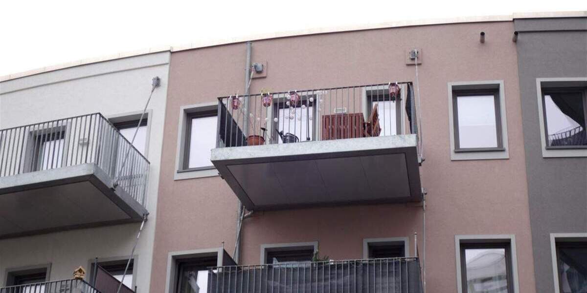 2 Zimmer Wohnung mit Fußbodenheizung und Balkon. EBK käuflich. Nur für eine Person geeignet. 2 zimmer