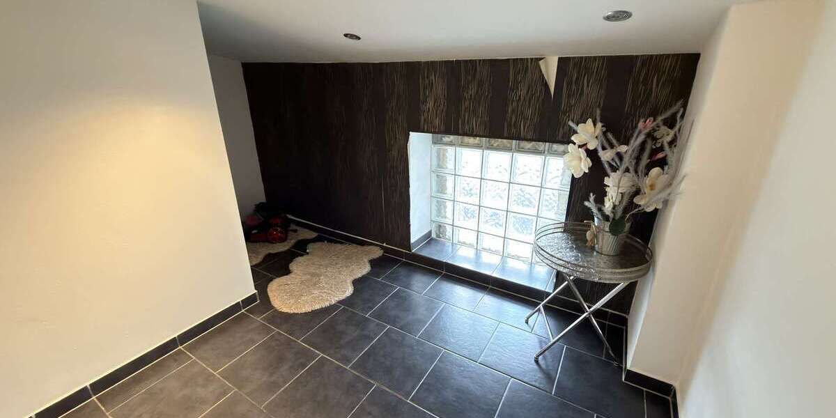Modernisiertes 3-Parteienhaus mit Maisonette und Gartenanteil nahe Centro - Mehrfamilienhaus, Wohnhaus Oberhausen Osterfeld | Angebot:26523102