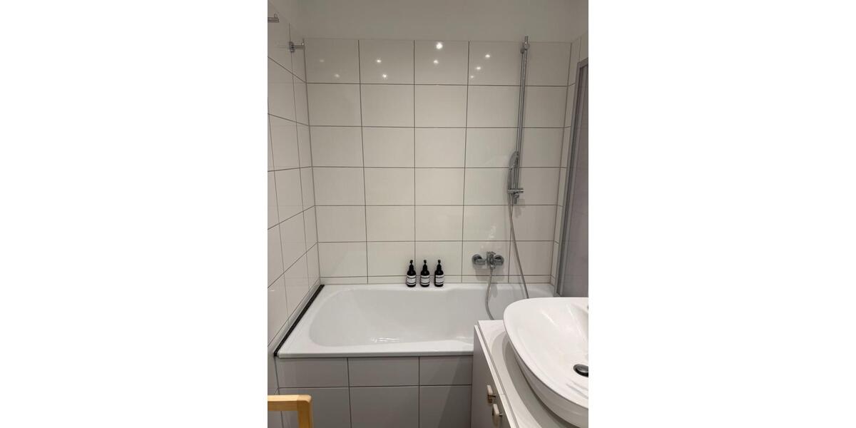 Helle 2-Zimmer-Wohnung mit Balkon in Düsseldorf | Untermiete 2 zimmer