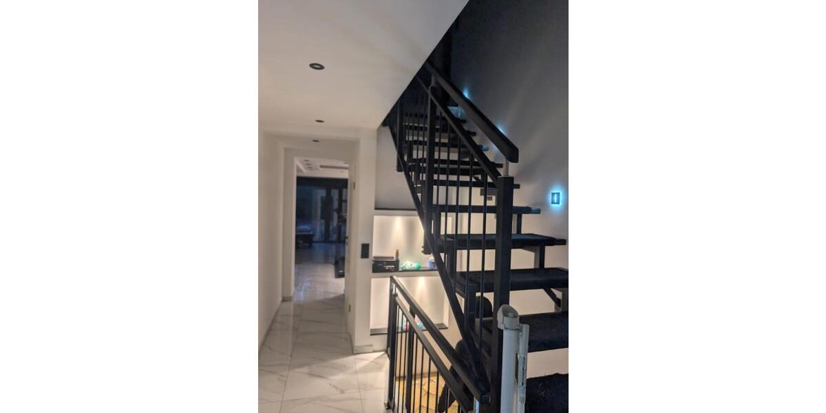 Kernsaniertes Reihenendhaus mit Garten, Garage & Stellplätzen 4 zimmer