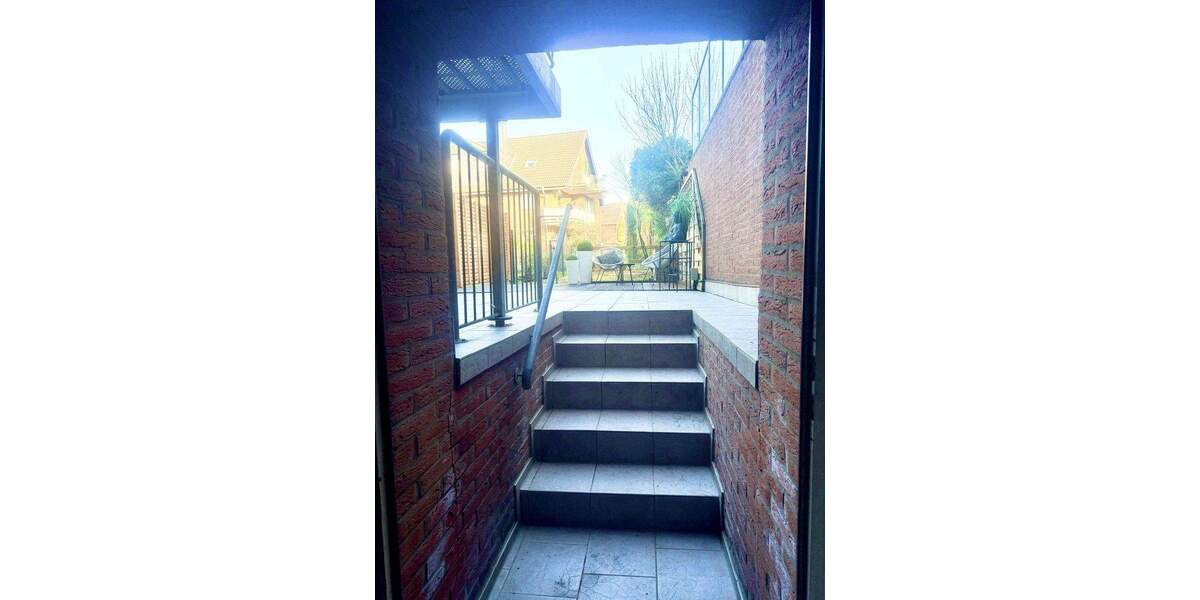 Provisionsfrei: Renoviertes Haus *Einbauküche *Energiekl. E *Ausbaureserve *Mehrgenerationsfähig 5 zimmer