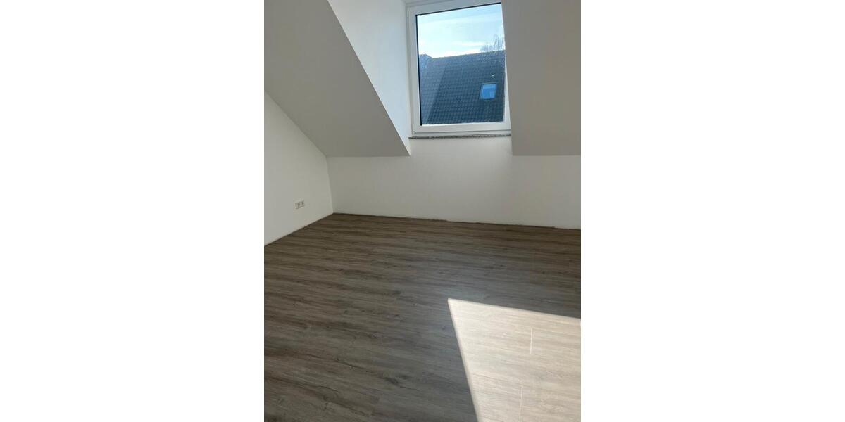 Dachgeschoßwohnung Krefeld Hüls - 2 Zimmer, 65 m&sup2;, 905&euro; | Angebot:26099129