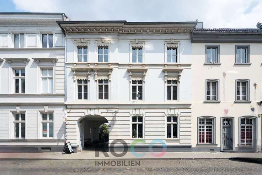 Haus zum Kaufen in Düsseldorf Carlstadt 1.800.000 € 176 m²