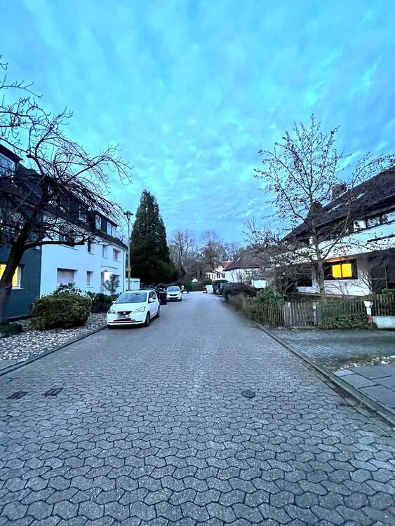 Haus zum Kaufen in Düsseldorf 1.800.000 € 407 m²
