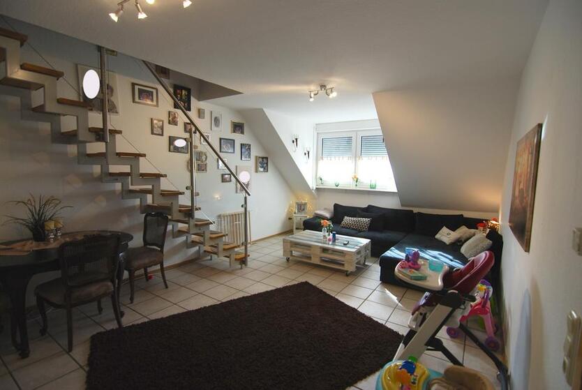 Zentrale 3,5 Zimmer Wohnung Dachgeschoss Fußbodenheizung zimmer