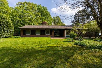 Freistehendes und großzügiges Einfamilienhaus mit weiterem Baufenster und großem Garten am Schloß 6 zimmer
