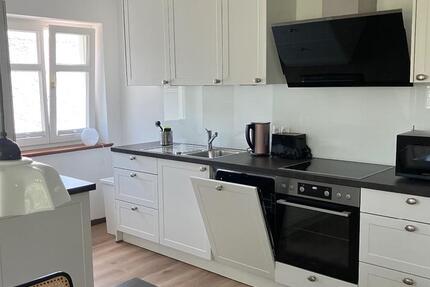 Komplett möblierte, gemütliche Dachgeschosswohnung 3 zimmer