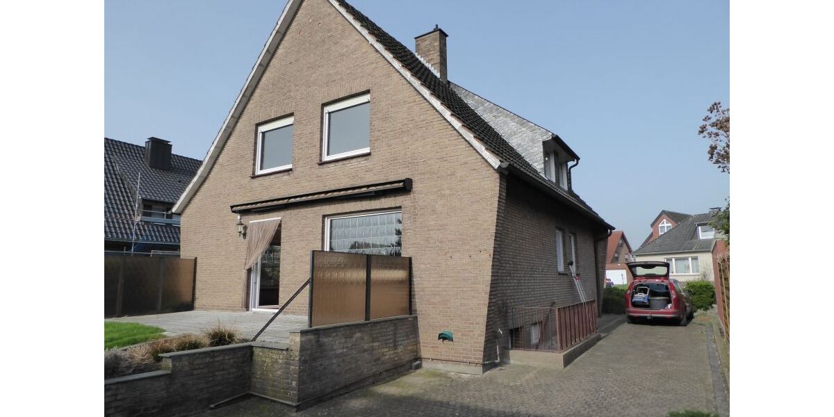 Provisionsfrei* Geräumiges, solides 2-FH mit Keller in Top Lage !!! - Zweifamilienhaus Wesel | Angebot:25566115