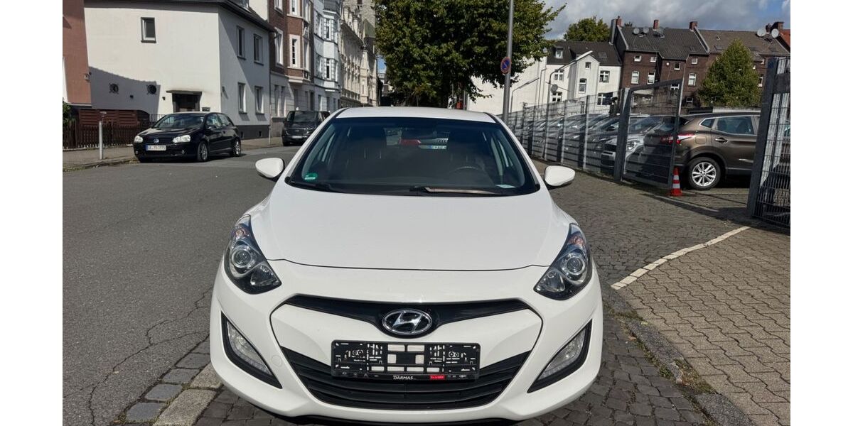 Hyundai i30 148.000 km 8.499 &euro; Gelsenkirchen 45879