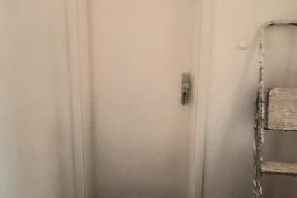 Schöne sanierte 3-Zimmer Altbauwohnung mit Küche u. Tageslichtbad zimmer