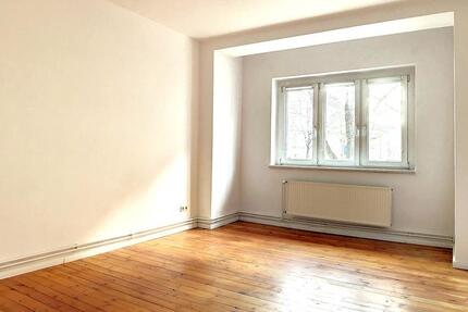 Freie 2 Zimmer in Lichtenhain, Dielen, EBK, Badewanne