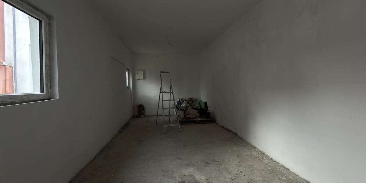 Exklusives Investment: Kernsaniertes Mehrfamilienhaus mit Balkon und Terrasse 10 zimmer