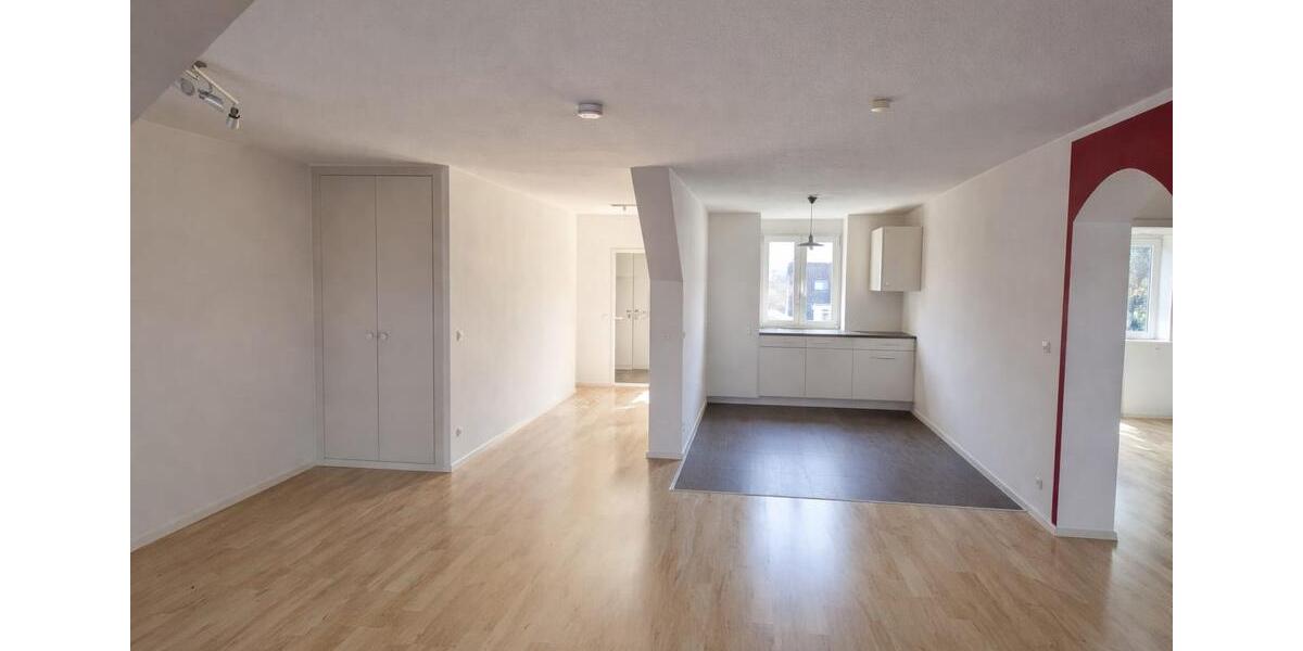 Dachgeschoßwohnung Krefeld Cracau - 3 Zimmer, 86 m&sup2;, 600&euro; | Angebot:26286777