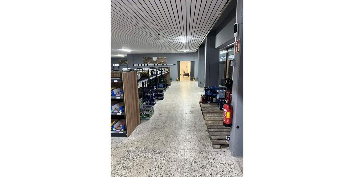 Sehr gepflegtes Ladenlokal in unmittelbarer Nähe zu Aldi zimmer