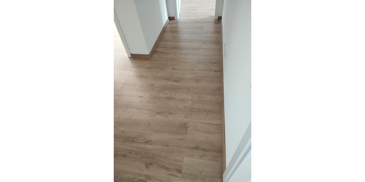 Dachgeschosswohnung *** Erstbezug nach vollständiger Sanierung ** 3 zimmer