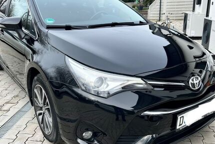 Toyota Avensis 65.357 km 15.399 &euro; Düsseldorf 40599