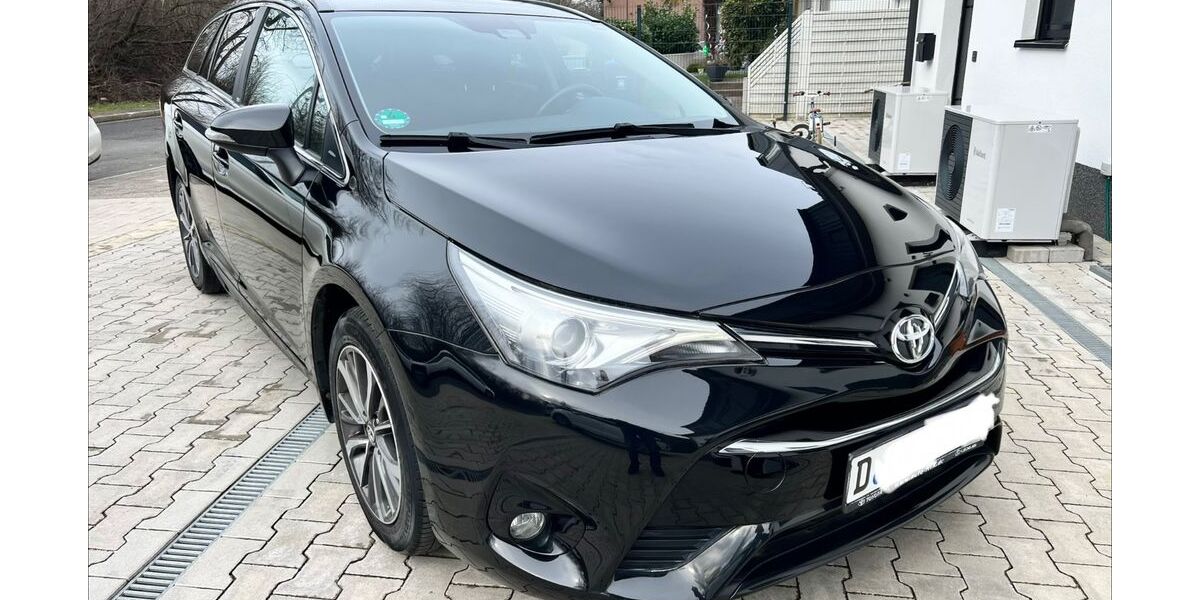 Toyota Avensis 65.357 km 15.399 &euro; Düsseldorf 40599