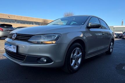 VW Jetta 111.740 km 8.490 &euro; Düsseldorf 40233