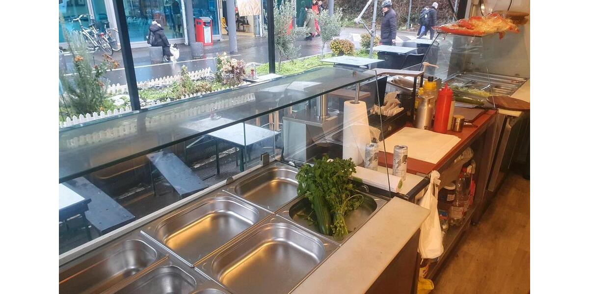 Feste Imbisswagen mitten in Düsseldorf zimmer