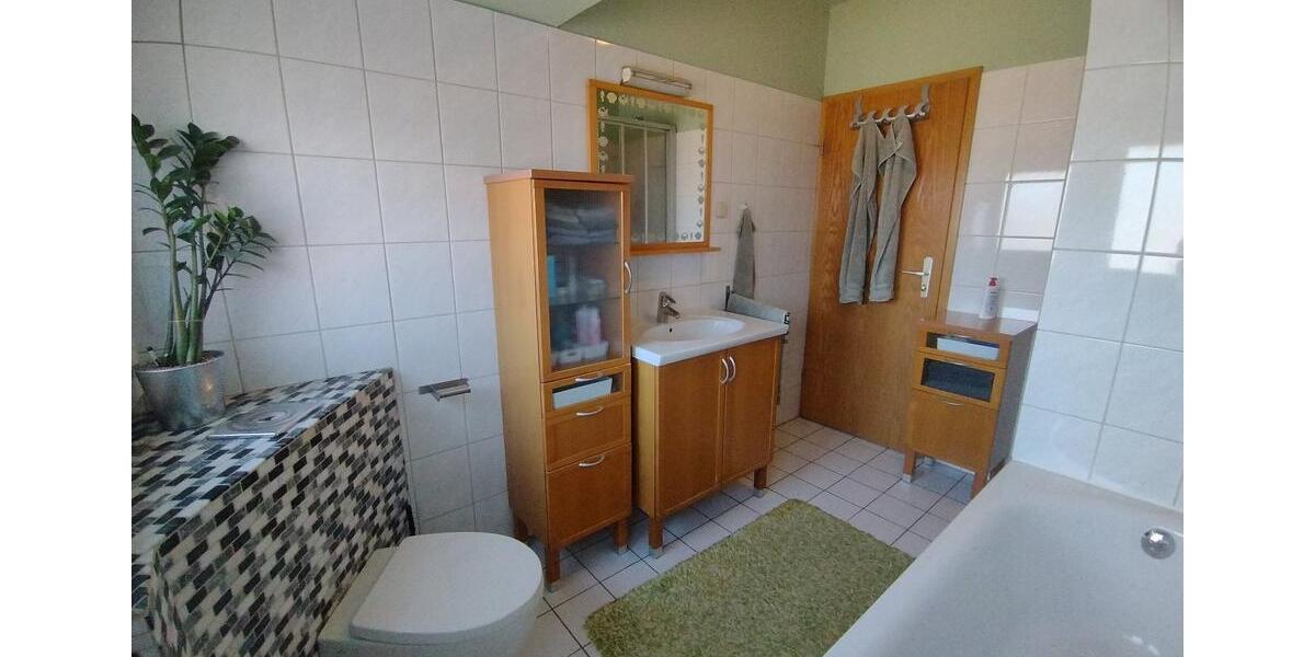75 qm Dachgeschosswohnung, Einzelgarage und Garten in OB - Heide 3.5 zimmer