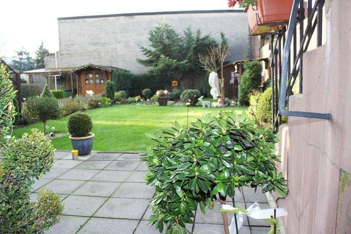 Zwei gepflegte Mehrfamilienhäuser mit grossem Garten in Krefeld-Inrath 2 zimmer