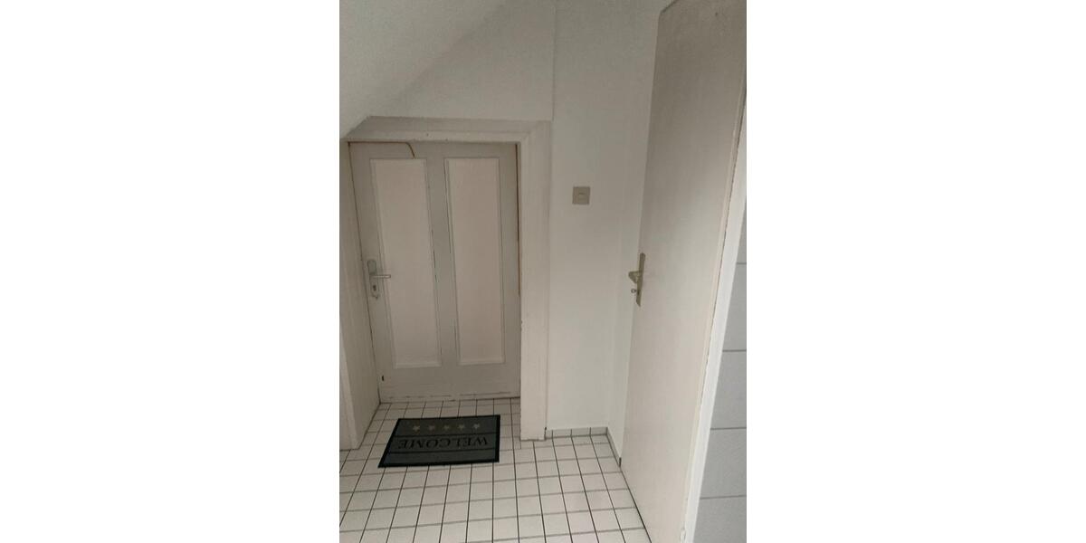 RE-West Altbauwohnung 2 Zi., KDB, DG, 55 qm, saniert, kein Balkon 2.5 zimmer