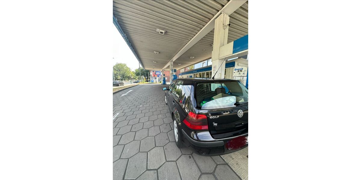 VW Golf 274.000 km 1.495 &euro; Düsseldorf 40479