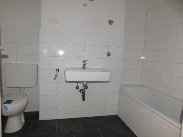 Großzügig geschnittene 2-Zimmerwohnung im 2. OG mit Vinylboden und Balkon! 2 zimmer