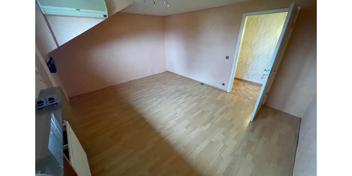 2,5 Z., Küche, Diele, Bad, Abstellraum, WZ, SZ, 67m2, 2OG 2 zimmer