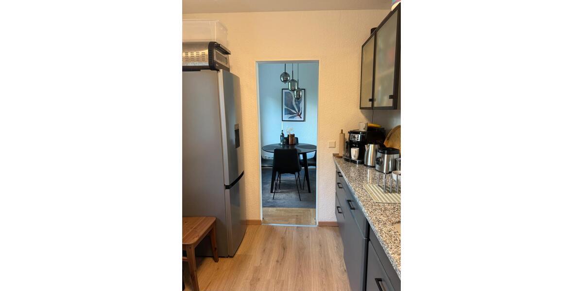 Helle 2-Zimmer-Wohnung mit Balkon, TG-Stellplatz & neuer Heizung 2 zimmer