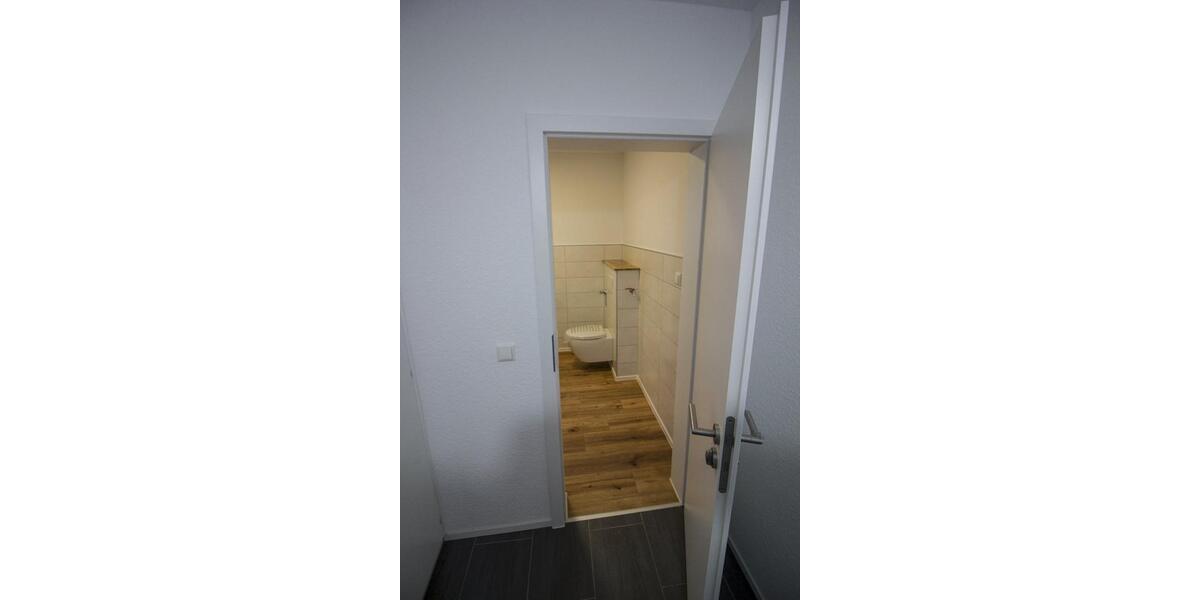 Renovierte 2 Zimmer Erdgeschoss-Wohnung + KDB 62 qm + Kellerraum 2 zimmer