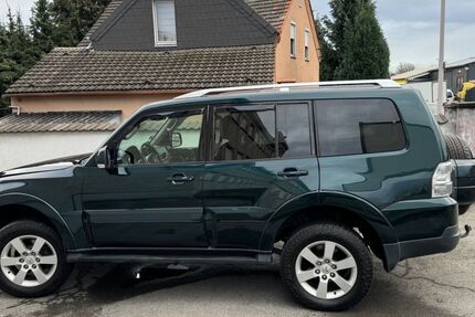 Mitsubishi Pajero 303.110 km 16.500 &euro; Mülheim an der Ruhr 45472