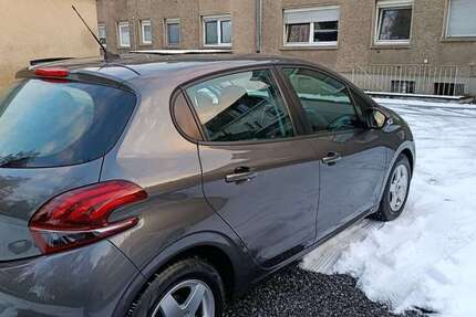 Peugeot 208 93.100 km 7.000 &euro; Neukirchen (Neukirchen-Vluyn) 47506